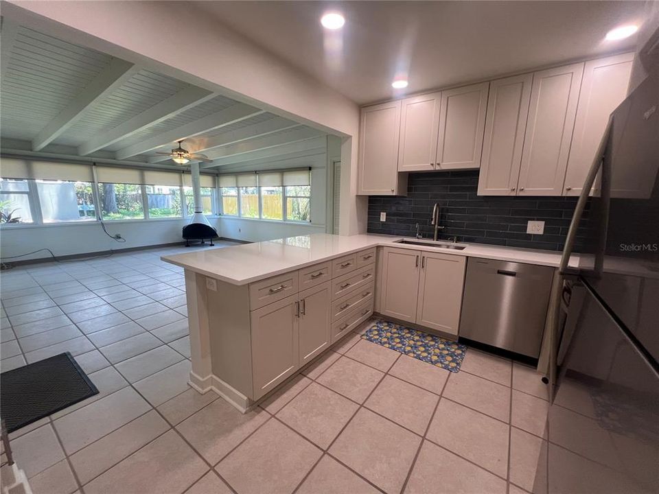 For Rent: $2,800 (3 beds, 1 baths, 1146 Square Feet)