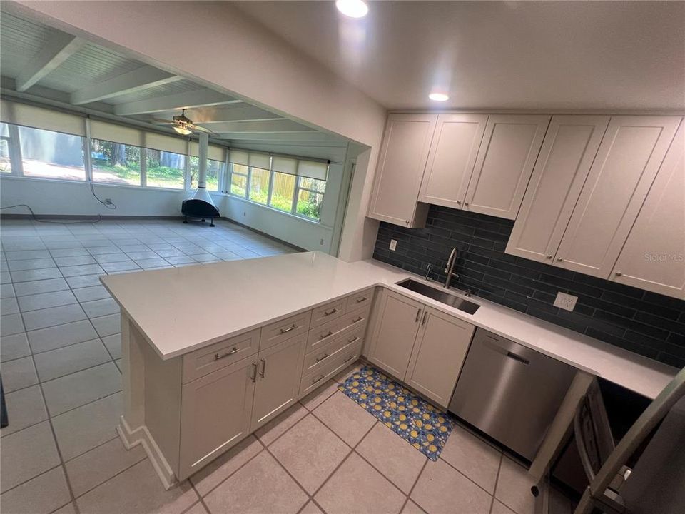 For Rent: $2,800 (3 beds, 1 baths, 1146 Square Feet)