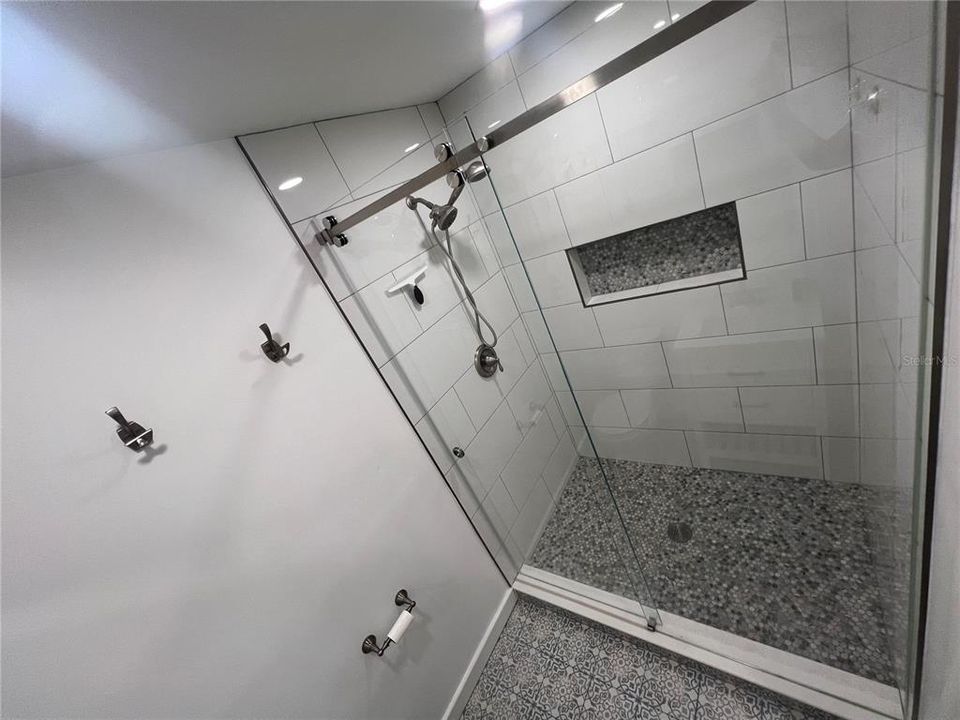 For Rent: $2,800 (3 beds, 1 baths, 1146 Square Feet)