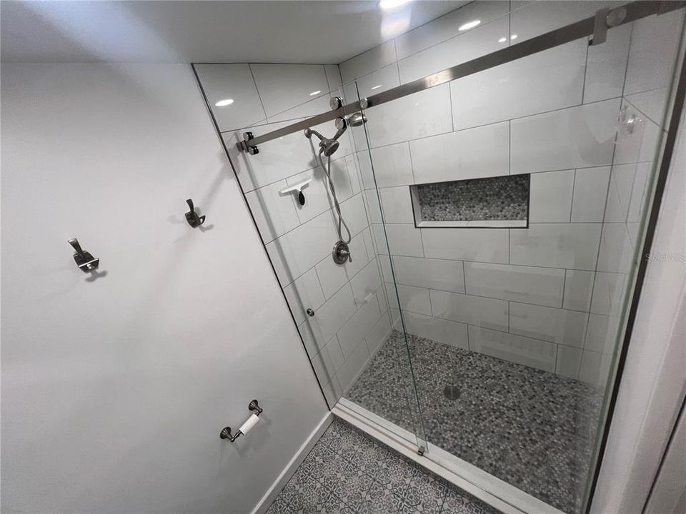 For Rent: $2,800 (3 beds, 1 baths, 1146 Square Feet)