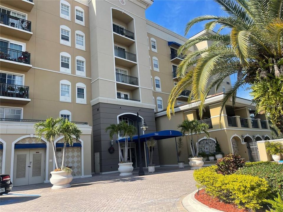 For Sale: $399,000 (2 beds, 2 baths, 1084 Square Feet)