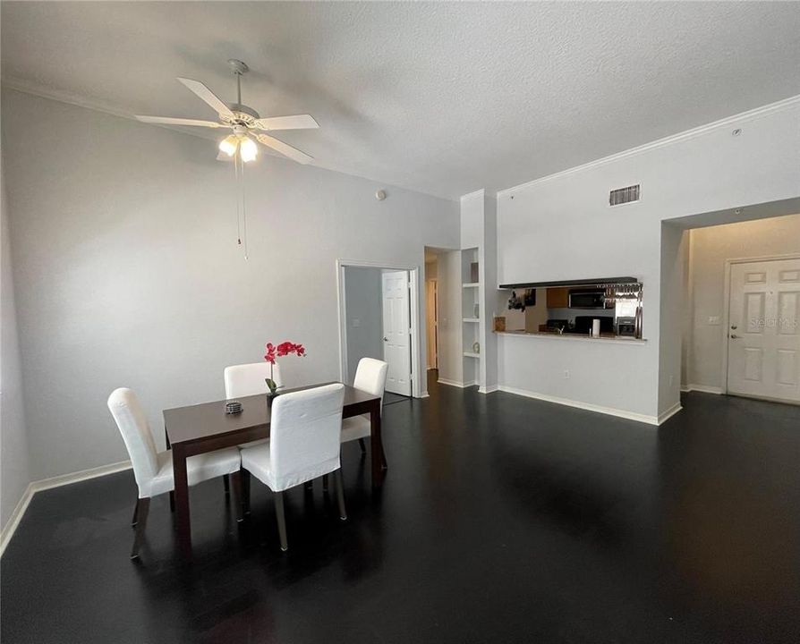 For Sale: $399,000 (2 beds, 2 baths, 1084 Square Feet)