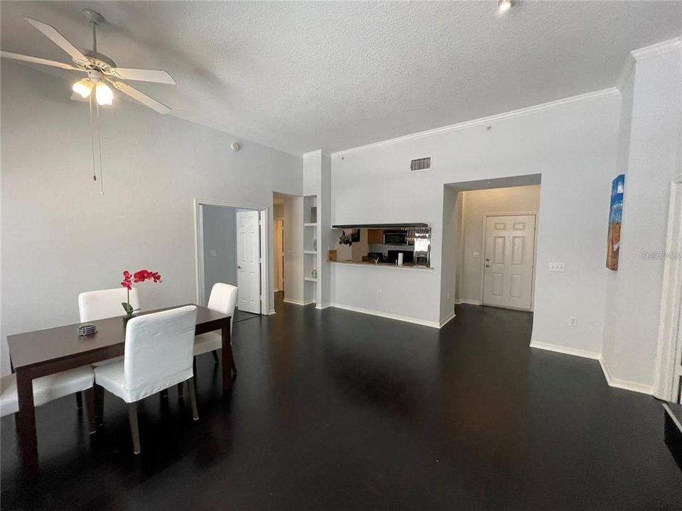For Sale: $399,000 (2 beds, 2 baths, 1084 Square Feet)
