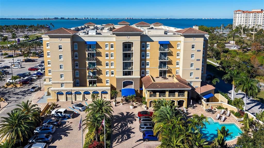 For Sale: $399,000 (2 beds, 2 baths, 1084 Square Feet)
