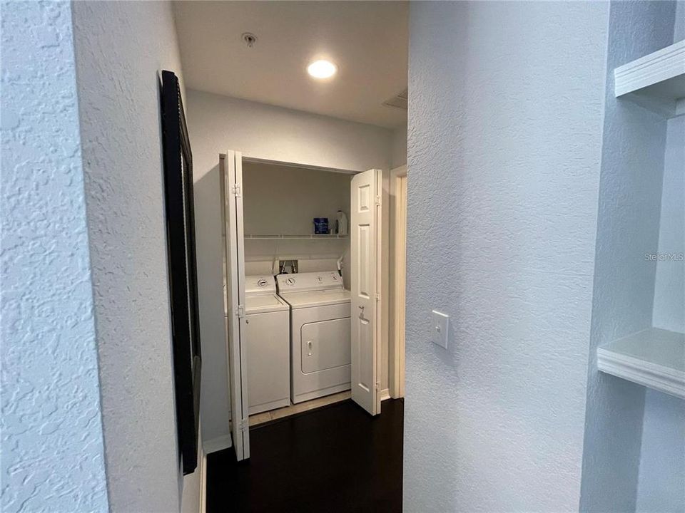 For Sale: $399,000 (2 beds, 2 baths, 1084 Square Feet)