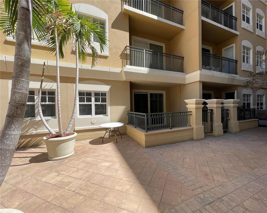 For Sale: $399,000 (2 beds, 2 baths, 1084 Square Feet)