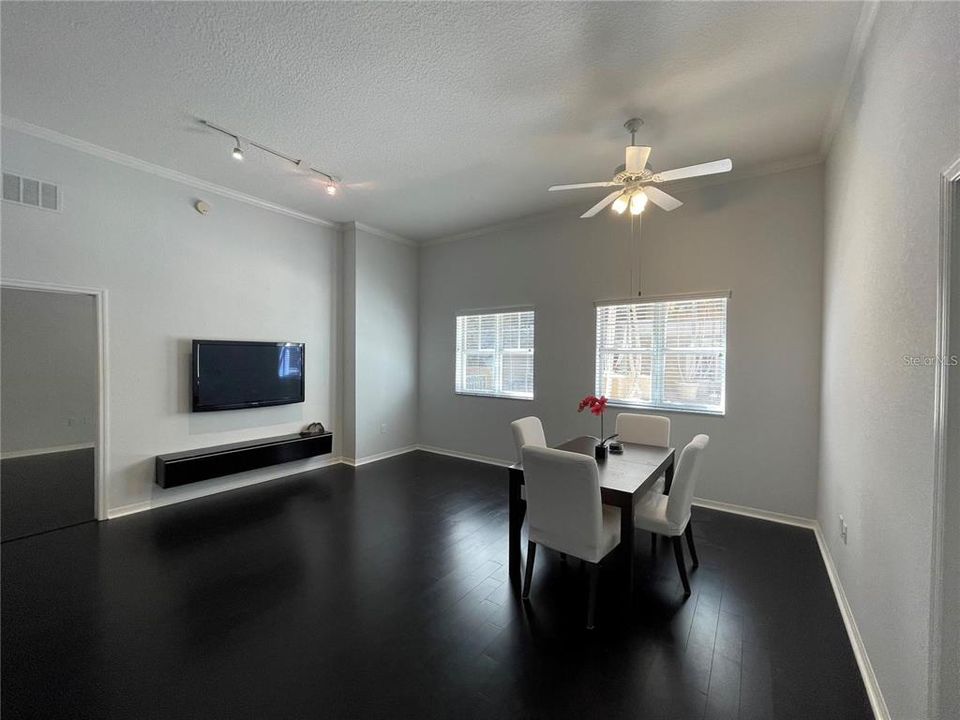 For Sale: $399,000 (2 beds, 2 baths, 1084 Square Feet)