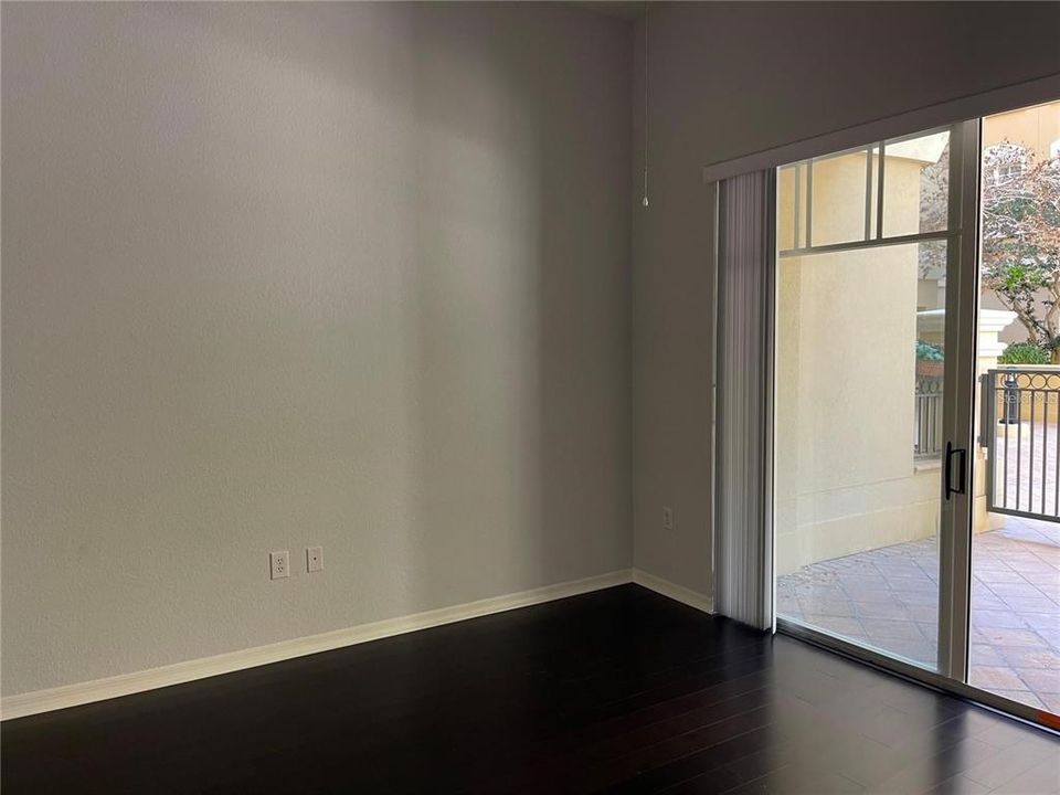For Sale: $399,000 (2 beds, 2 baths, 1084 Square Feet)