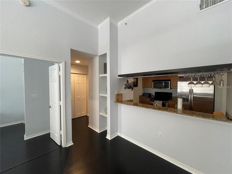 For Sale: $399,000 (2 beds, 2 baths, 1084 Square Feet)