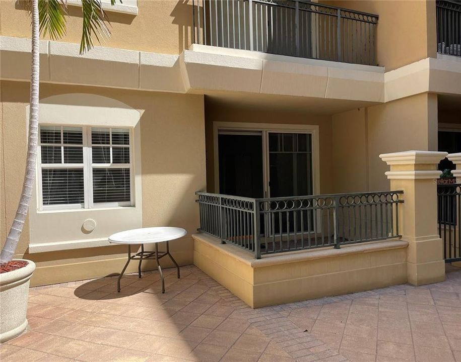 For Sale: $399,000 (2 beds, 2 baths, 1084 Square Feet)