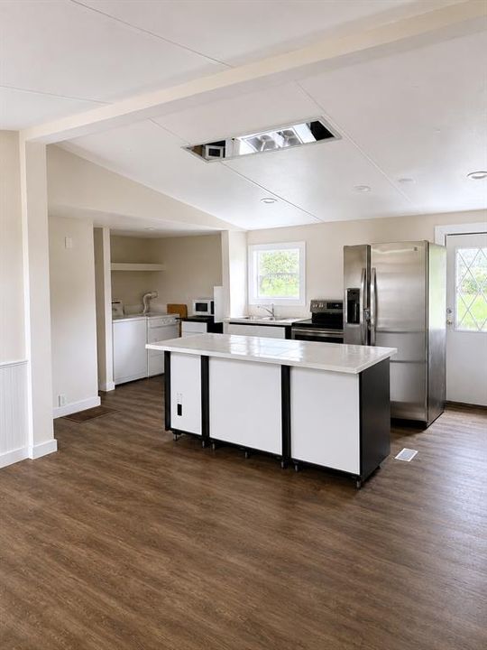For Sale: $279,000 (3 beds, 2 baths, 920 Square Feet)