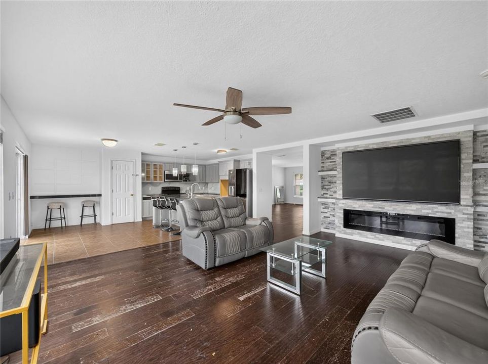 En Venta: $439,900 (5 camas, 3 baños, 3257 Pies cuadrados)
