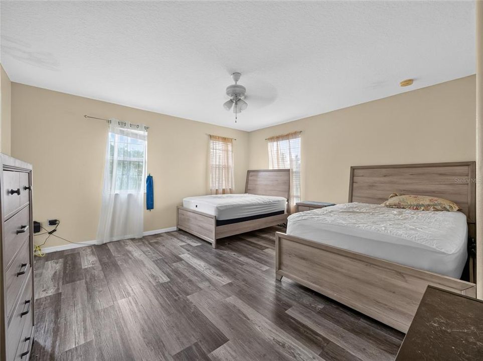 En Venta: $439,900 (5 camas, 3 baños, 3257 Pies cuadrados)