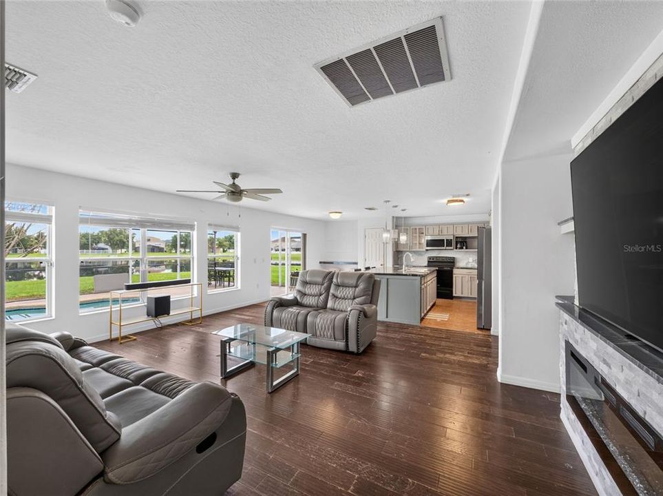 En Venta: $439,900 (5 camas, 3 baños, 3257 Pies cuadrados)