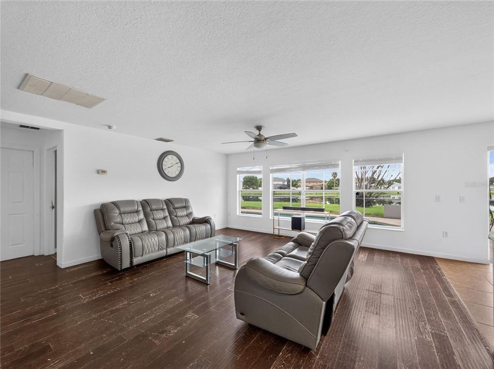 En Venta: $439,900 (5 camas, 3 baños, 3257 Pies cuadrados)