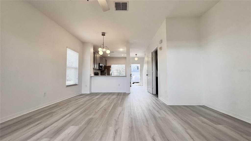 For Rent: $2,100 (2 beds, 2 baths, 1071 Square Feet)