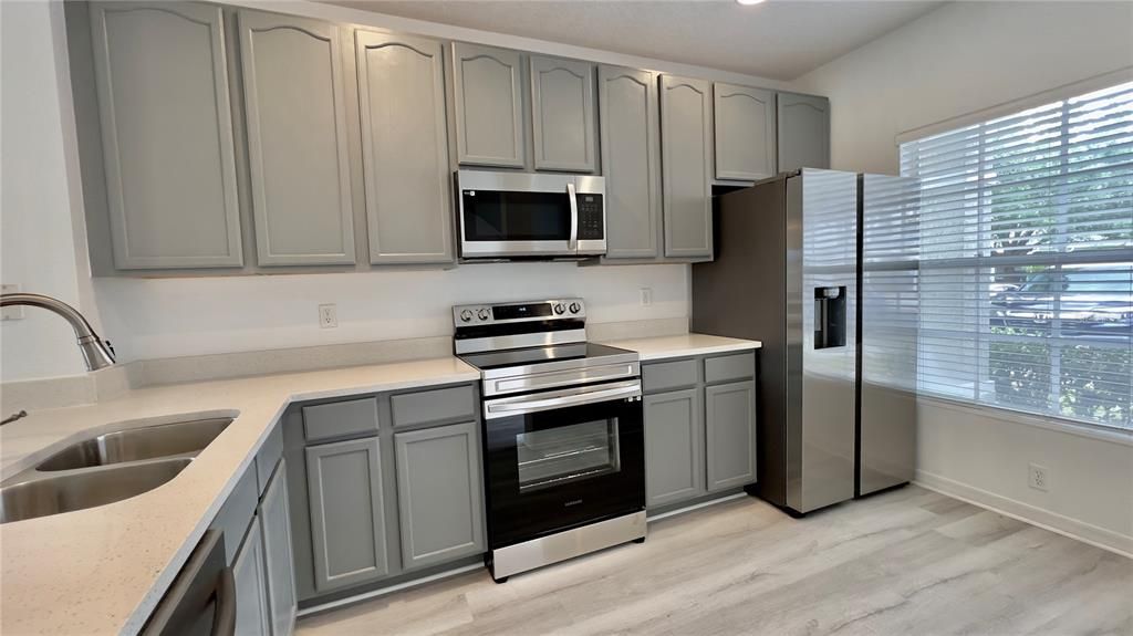 For Rent: $2,100 (2 beds, 2 baths, 1071 Square Feet)