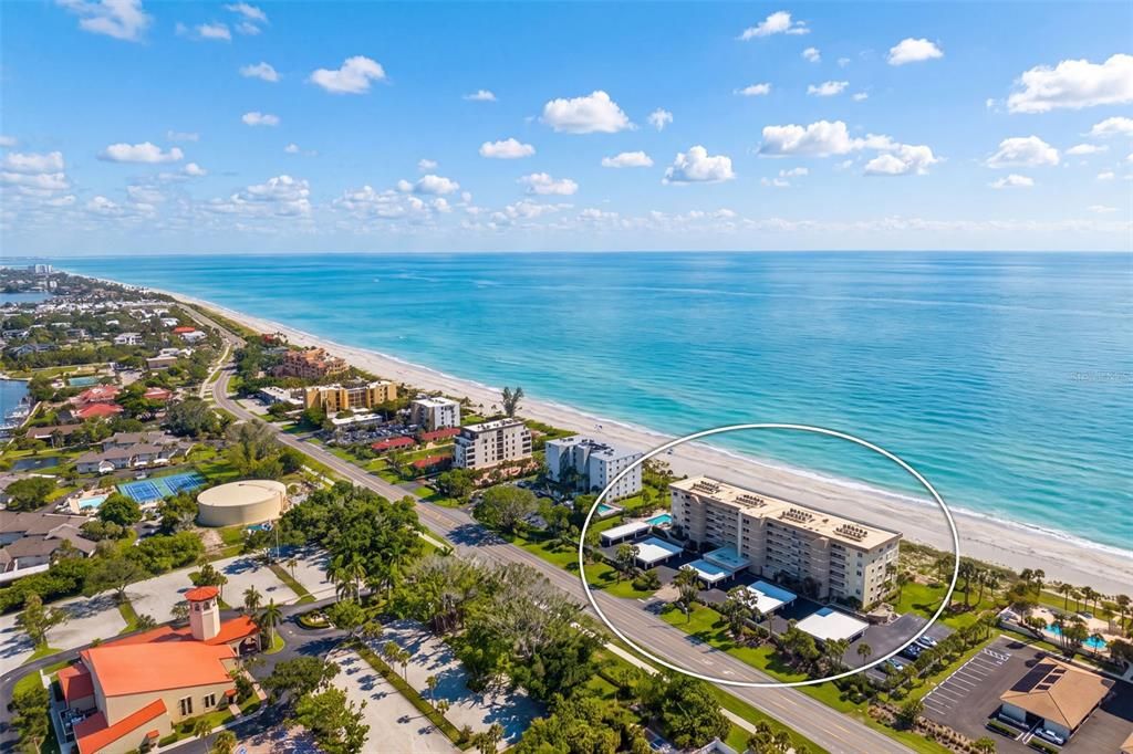 For Sale: $975,000 (2 beds, 2 baths, 1336 Square Feet)