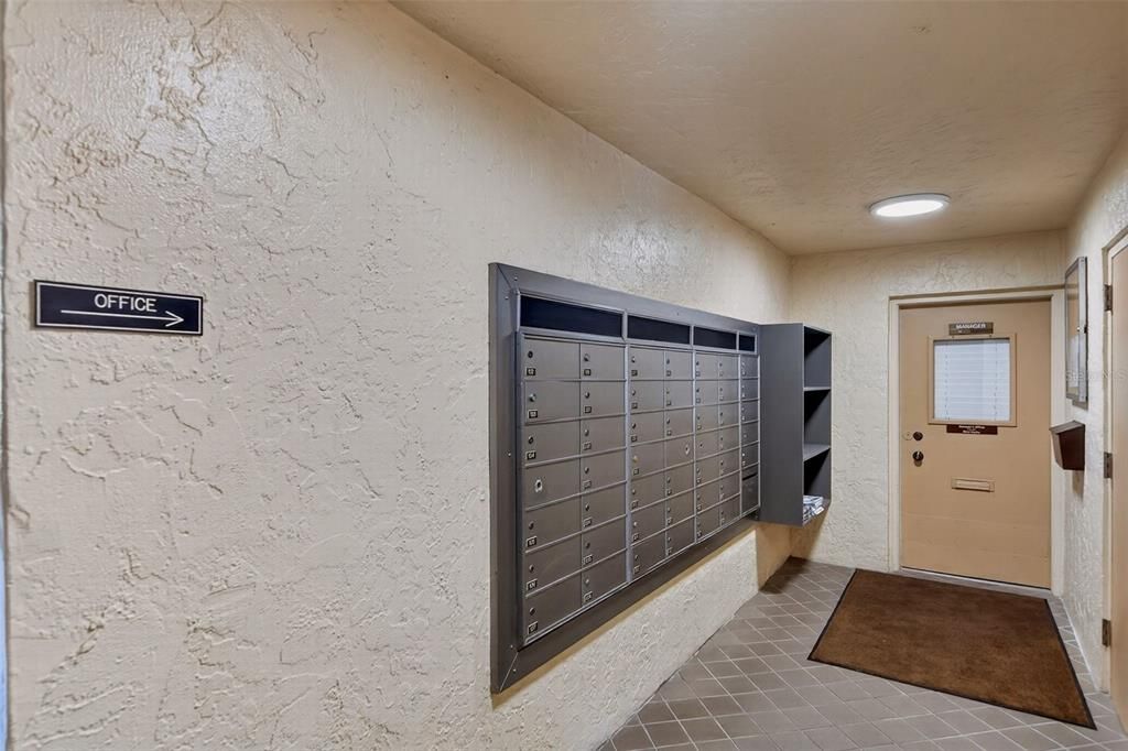 For Sale: $975,000 (2 beds, 2 baths, 1336 Square Feet)