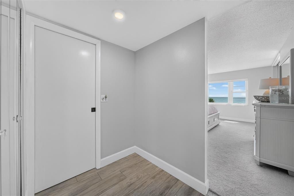 For Sale: $975,000 (2 beds, 2 baths, 1336 Square Feet)