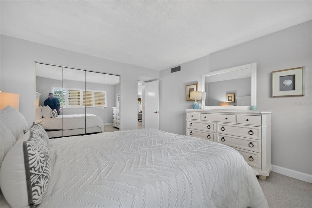 For Sale: $975,000 (2 beds, 2 baths, 1336 Square Feet)