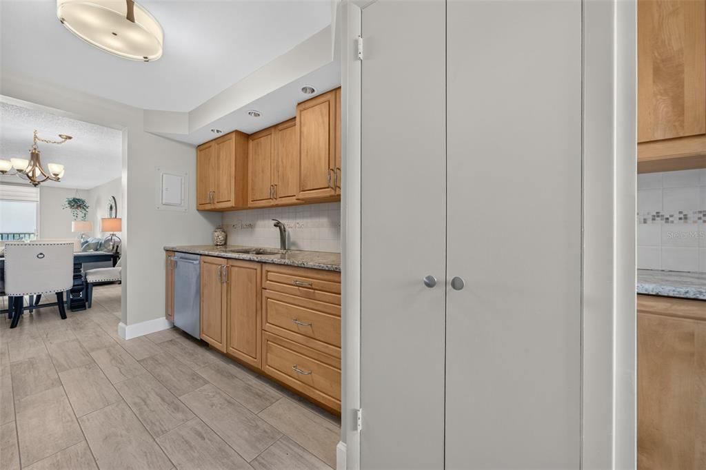 For Sale: $975,000 (2 beds, 2 baths, 1336 Square Feet)