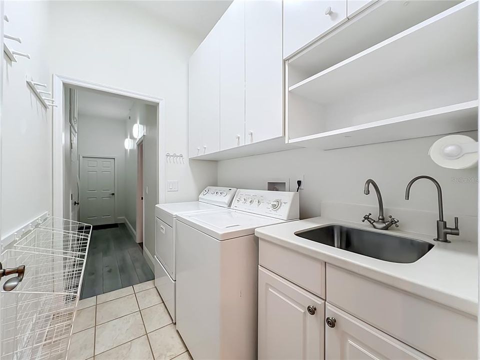 En Venta: $1,000,050 (4 camas, 3 baños, 2868 Pies cuadrados)