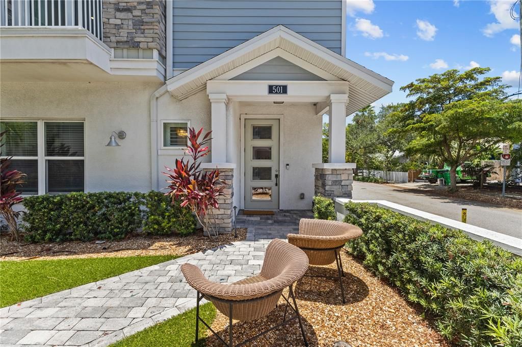 For Sale: $799,000 (3 beds, 3 baths, 2434 Square Feet)