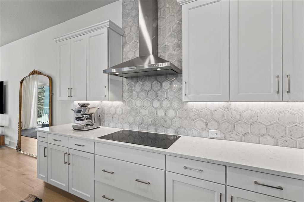 For Sale: $799,000 (3 beds, 3 baths, 2434 Square Feet)