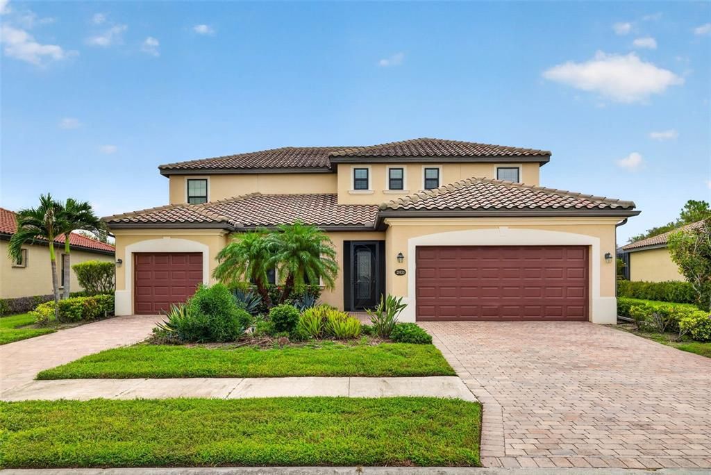For Sale: $799,000 (6 beds, 4 baths, 3905 Square Feet)