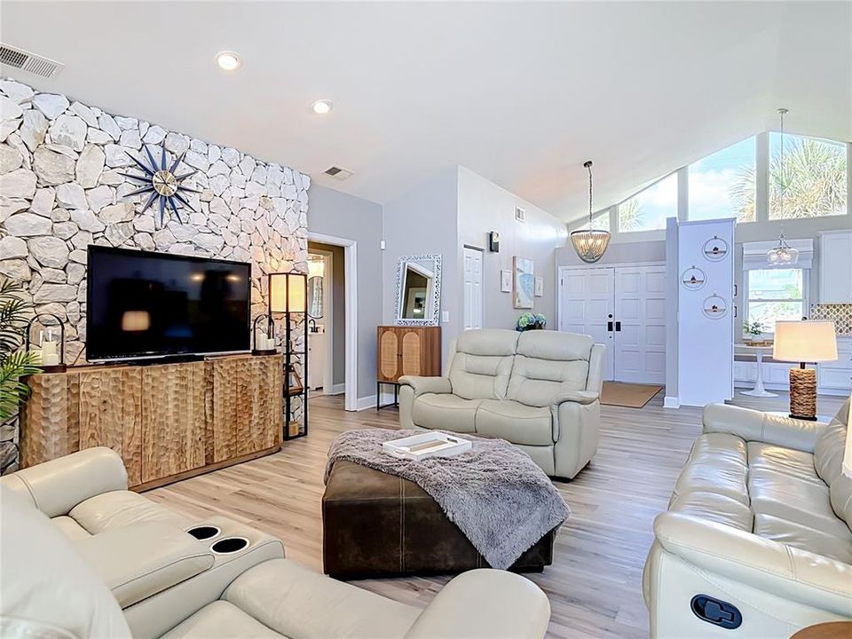 For Sale: $799,000 (4 beds, 2 baths, 2777 Square Feet)