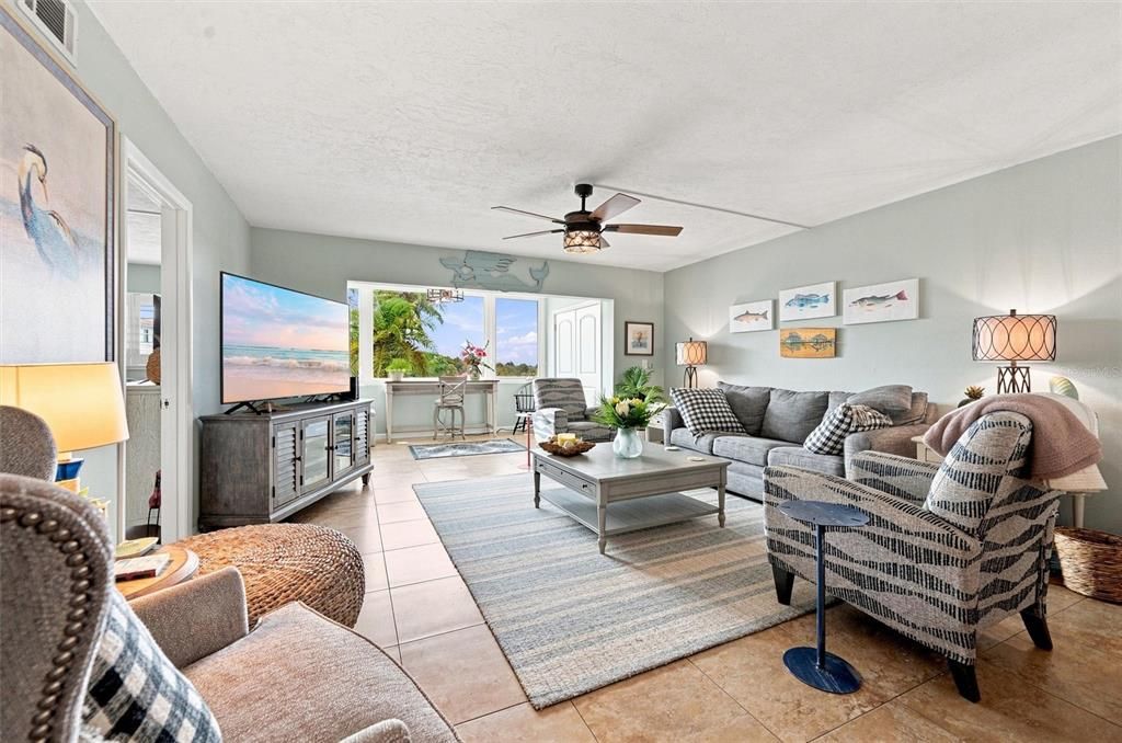 For Sale: $359,000 (2 beds, 2 baths, 1322 Square Feet)