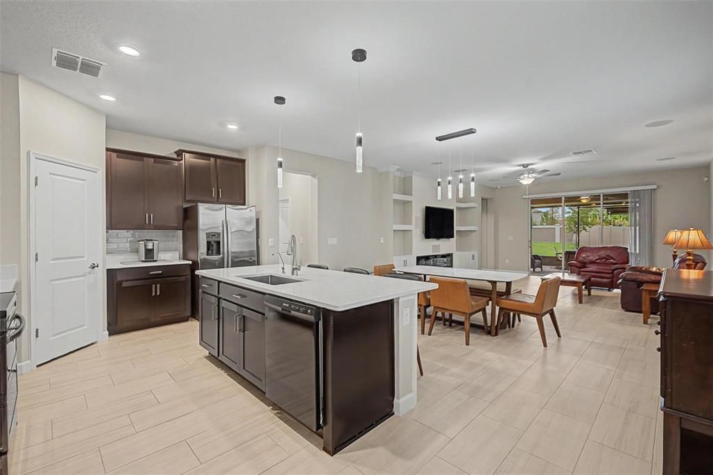 For Sale: $395,000 (2 beds, 2 baths, 1770 Square Feet)