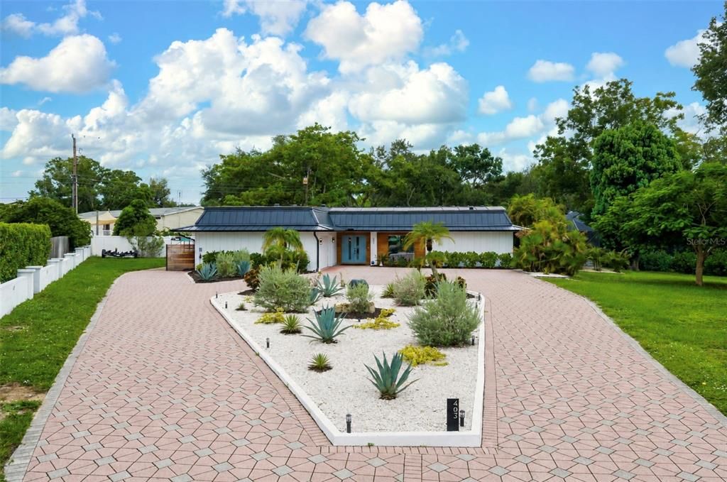 For Sale: $1,100,000 (3 beds, 2 baths, 2871 Square Feet)