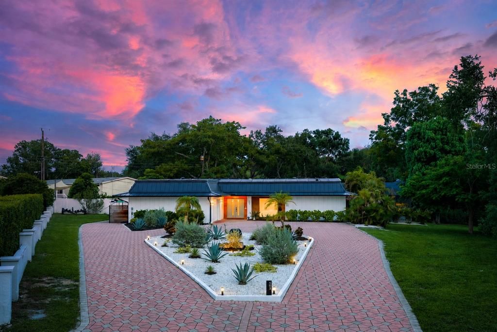 For Sale: $1,100,000 (3 beds, 2 baths, 2871 Square Feet)