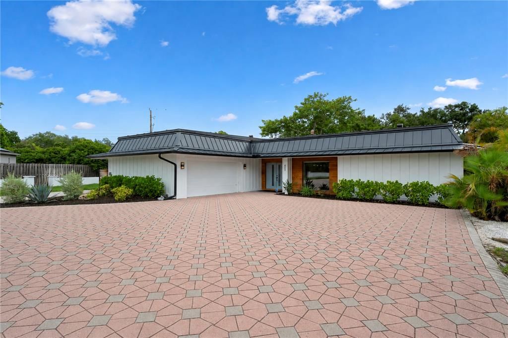 For Sale: $1,100,000 (3 beds, 2 baths, 2871 Square Feet)
