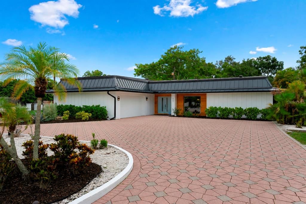 For Sale: $1,100,000 (3 beds, 2 baths, 2871 Square Feet)