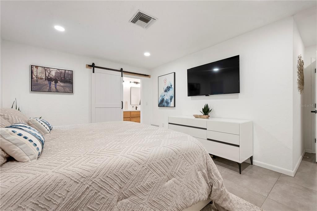 For Sale: $1,100,000 (3 beds, 2 baths, 2871 Square Feet)
