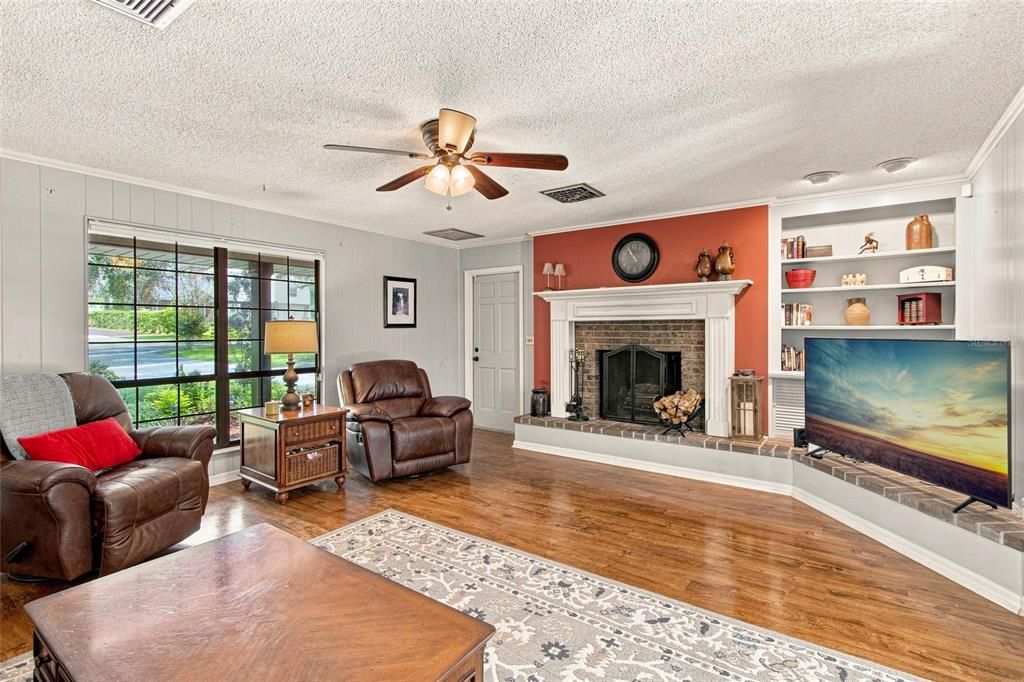 For Sale: $579,000 (4 beds, 3 baths, 2702 Square Feet)
