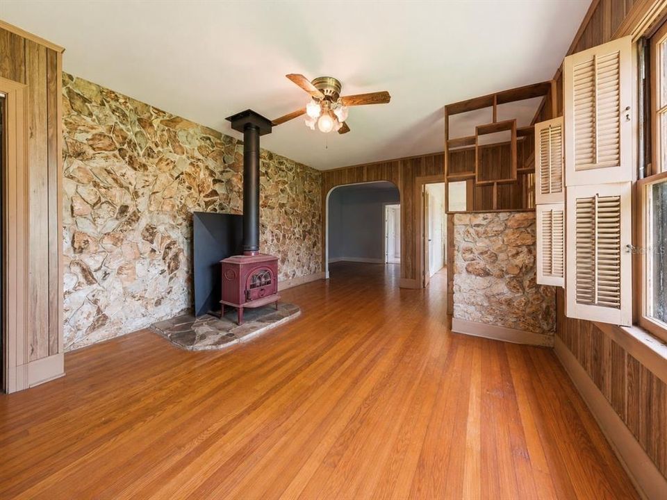 For Sale: $198,000 (3 beds, 1 baths, 1832 Square Feet)