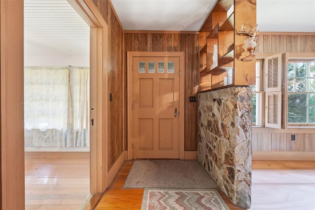 For Sale: $198,000 (3 beds, 1 baths, 1832 Square Feet)