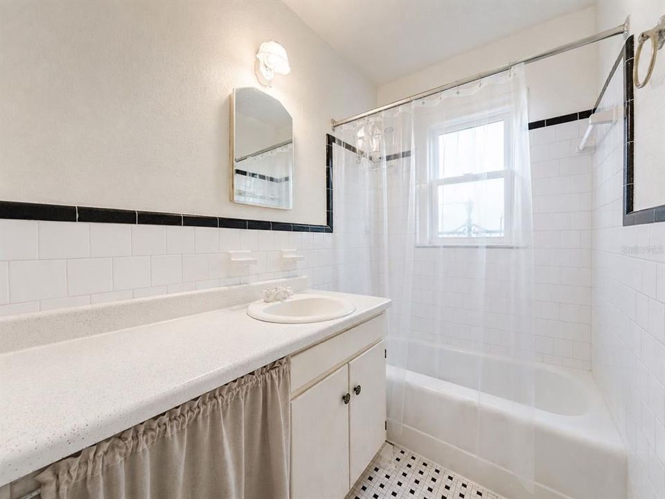 For Sale: $198,000 (3 beds, 1 baths, 1832 Square Feet)