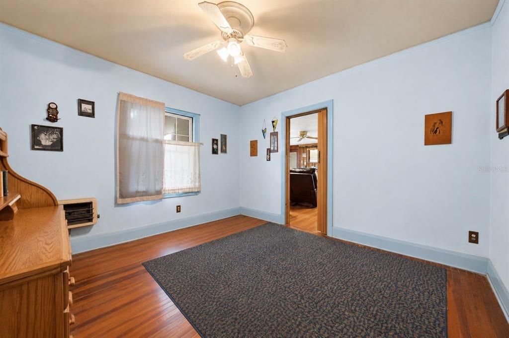 For Sale: $198,000 (3 beds, 1 baths, 1832 Square Feet)