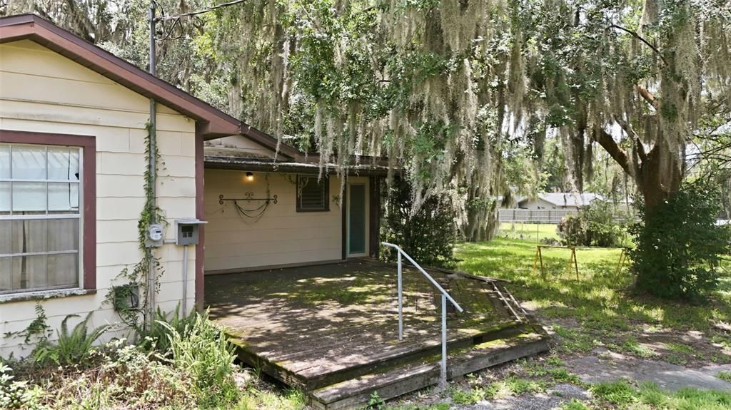 For Sale: $198,000 (3 beds, 1 baths, 1832 Square Feet)