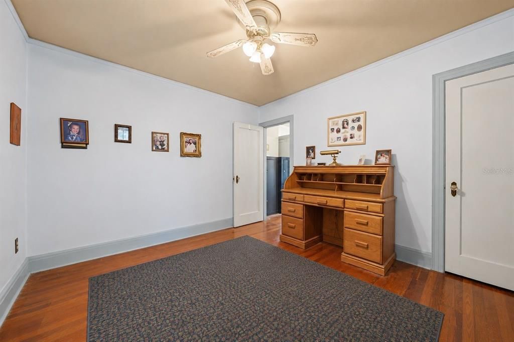 For Sale: $198,000 (3 beds, 1 baths, 1832 Square Feet)