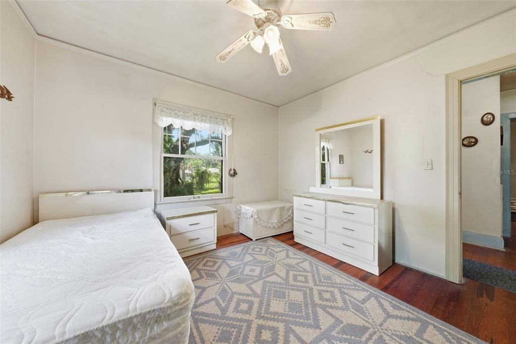 For Sale: $198,000 (3 beds, 1 baths, 1832 Square Feet)