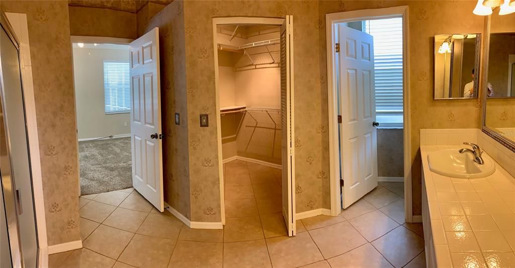 For Sale: $589,900 (4 beds, 2 baths, 1956 Square Feet)