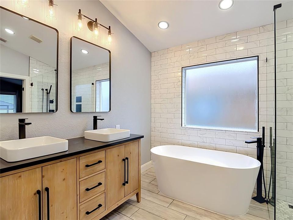 En Venta: $375,000 (4 camas, 3 baños, 2061 Pies cuadrados)