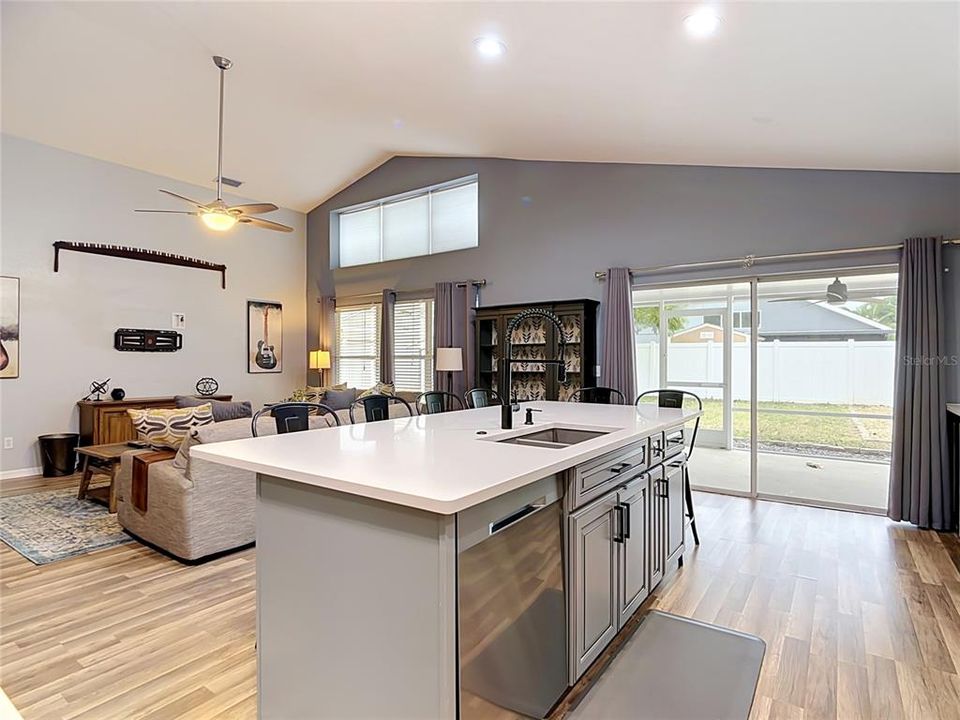 En Venta: $375,000 (4 camas, 3 baños, 2061 Pies cuadrados)
