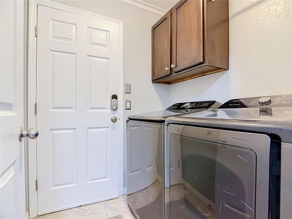 En Venta: $375,000 (4 camas, 3 baños, 2061 Pies cuadrados)